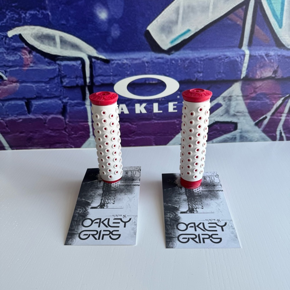 Oakley B1B Grips